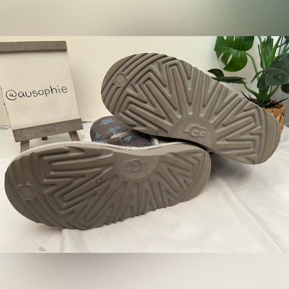 Ugg kid’s classic short II sequin star denim blue silver boot. Size 3 - Picture 7 of 12